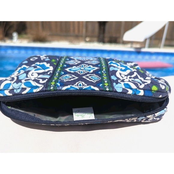 Vera Bradley Ink Blue Blush & Brush Cosmetic Makeup Case Quilted Travel Bag - Picture 4 of 4